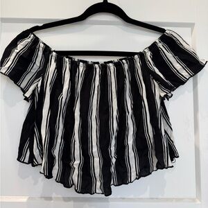 FOREVER 21 | Small- Women's off the shoulder black & white top